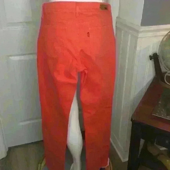 Levi's; 28 Demi Curve Jeans.  Modern Rise/Skinny/Riveted.  Leather patch small E - Picture 2 of 6